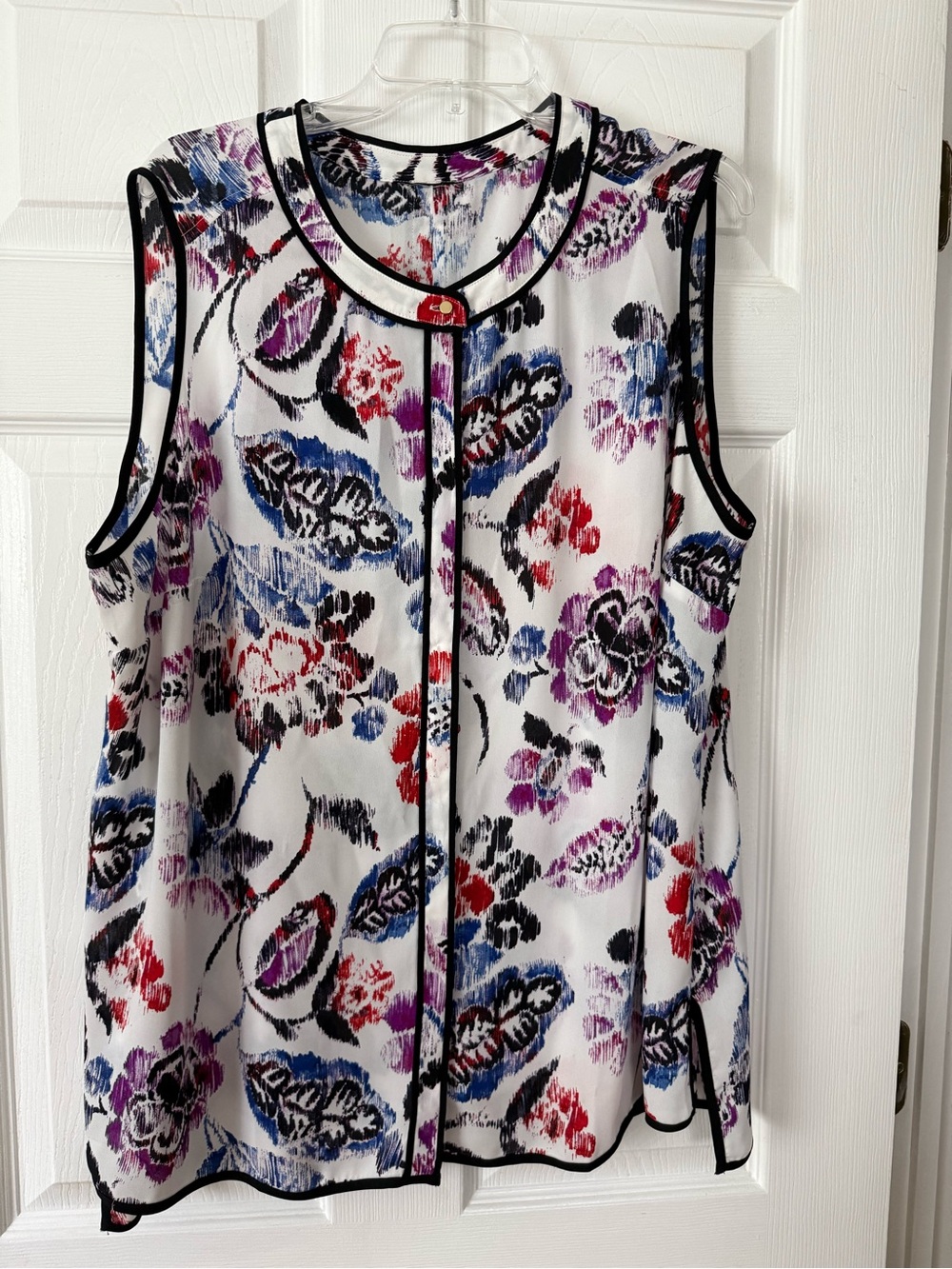 Vera Wang White Floral Print Sleeveless Camisole with Black Piping